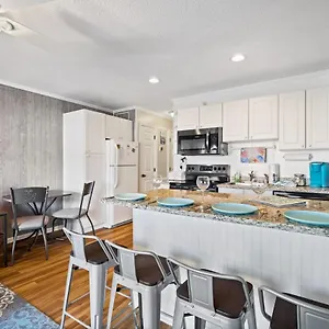 Luxury Beach With Amazing Amenities Biggest Pool On Hhi Beach Tennis Hilton Head Island