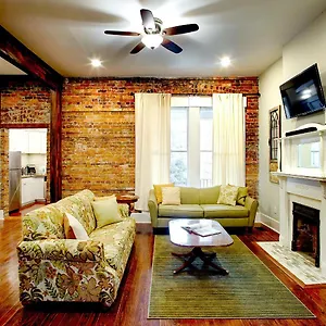 4 Bedroom Beauty In Historic Building Savannah